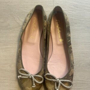 Pretty Ballerinas Camouflage Ballet Flats